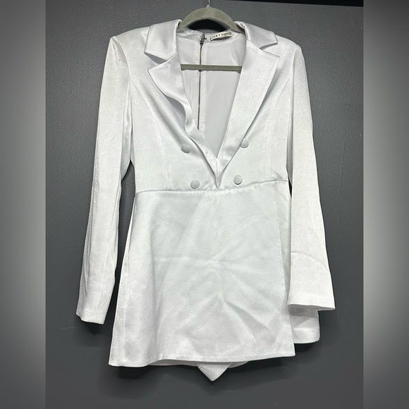 Alice + Olivia Mayra Satin Tuxedo Skort Romper White 6 - Picture 2 of 8